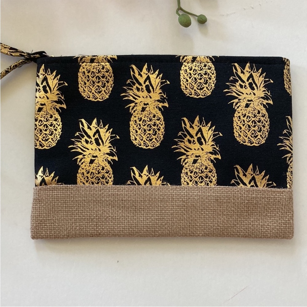 Black & Gold Foil Pineapple Wristlet/Cosmetic Bag - Picture 4 of 8